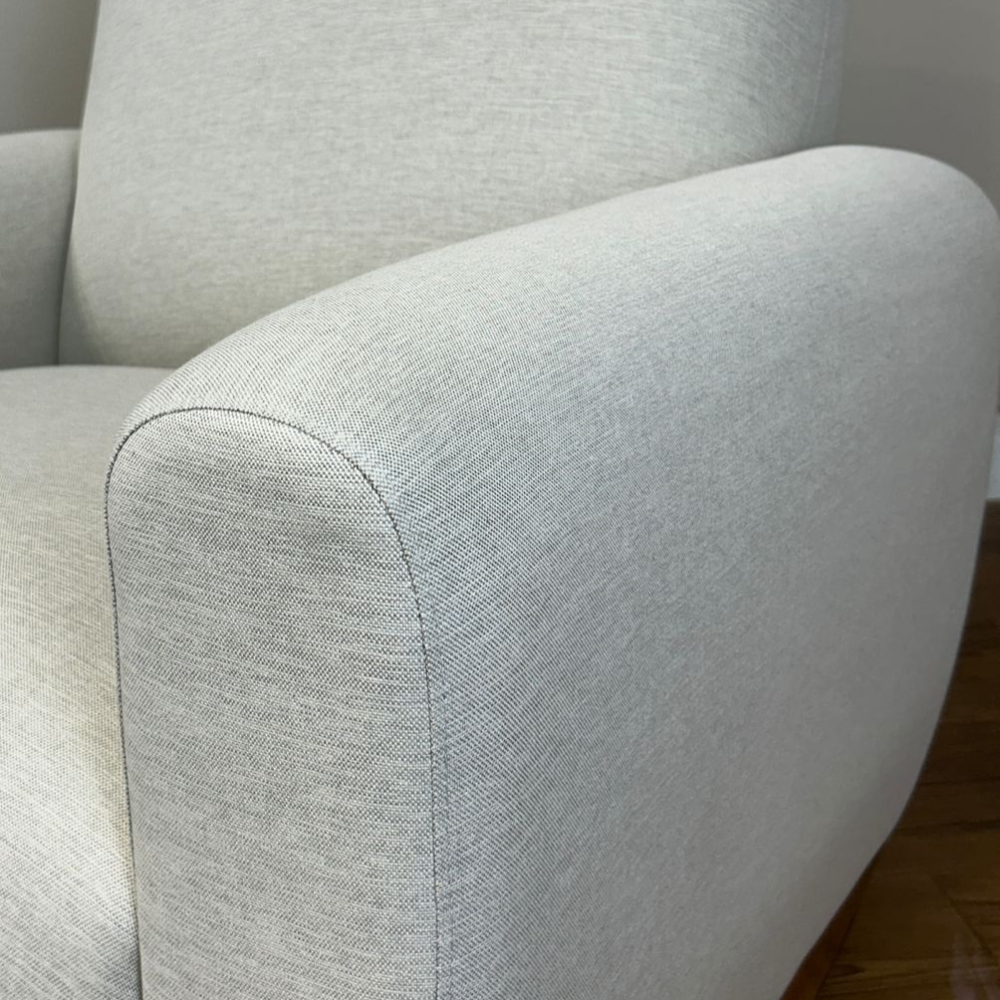 04 poltrona de amamentacao balanco lumen exclusivo linho cinza mesa tripe