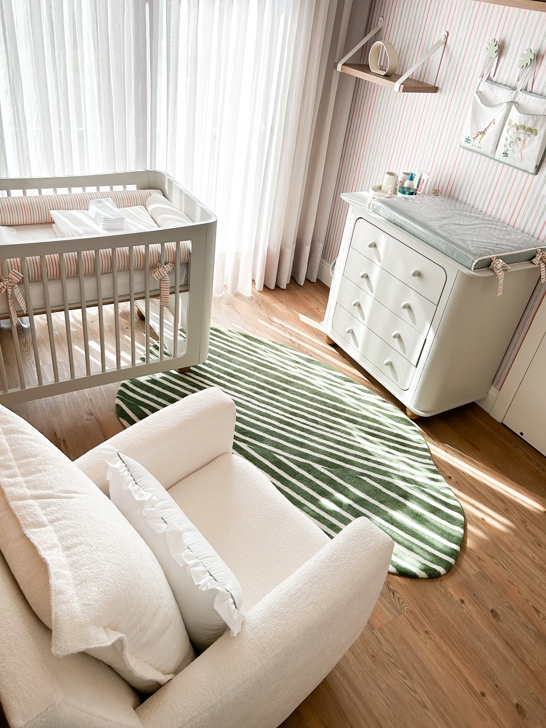 20 comoda 4 gavetas curve timber moveis